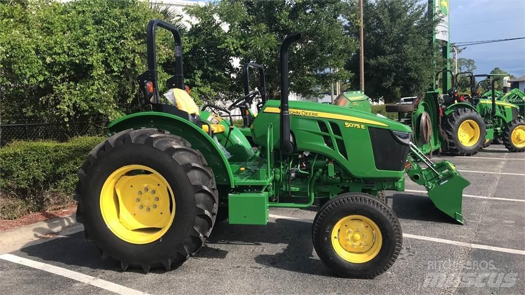 John Deere 5075E Traktoriai