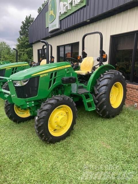 John Deere 5075E Traktoriai