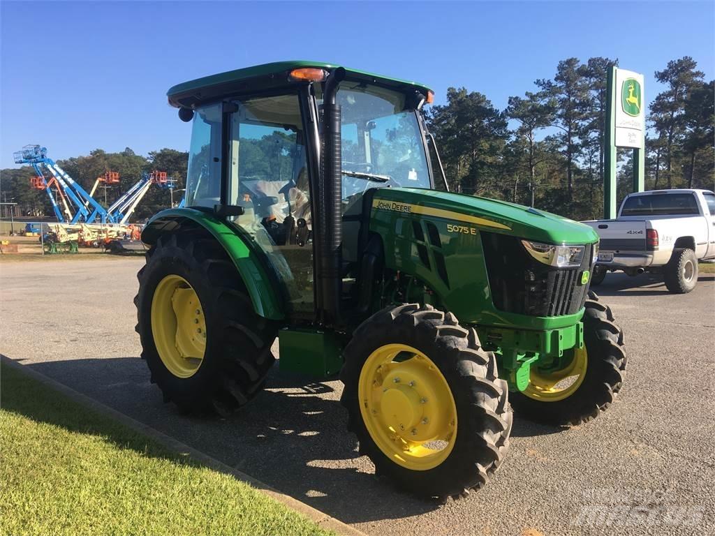 John Deere 5075E Traktoriai