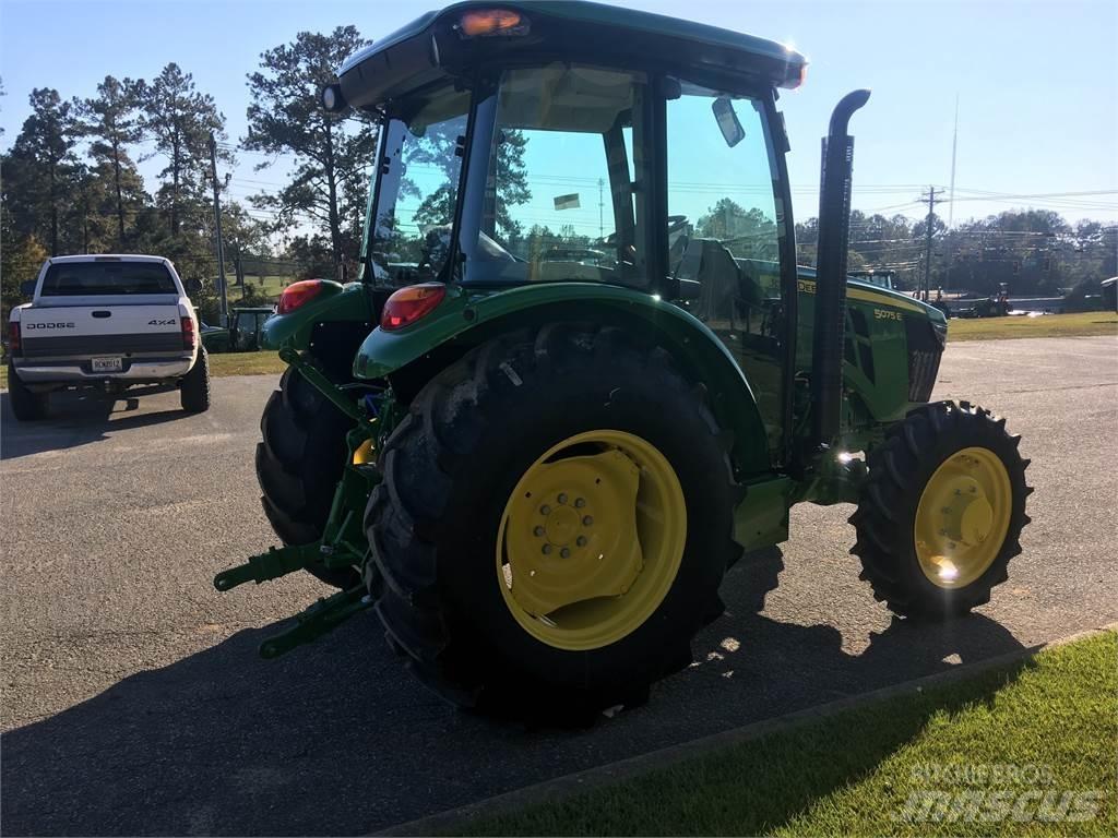 John Deere 5075E Traktoriai