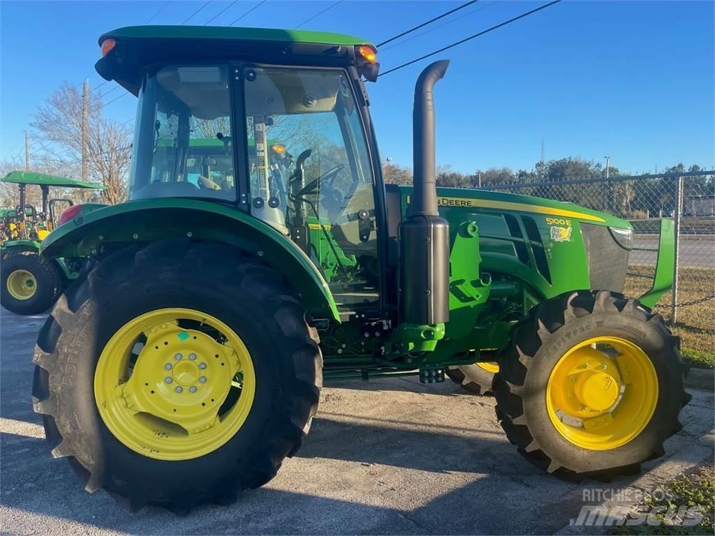 John Deere 5075E Traktoriai