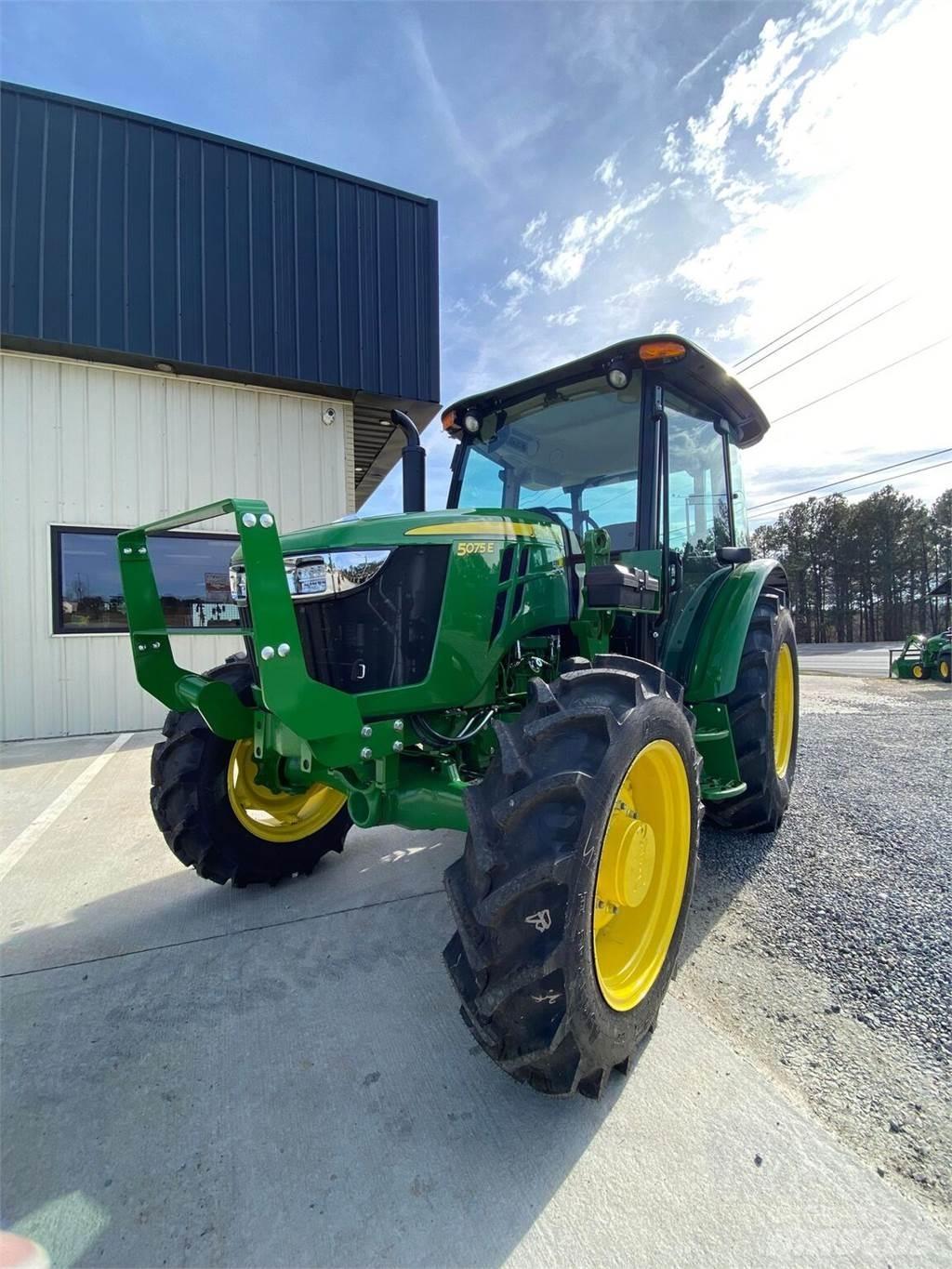 John Deere 5075E Traktoriai