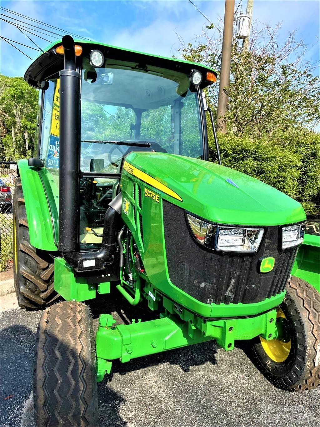 John Deere 5075E Traktoriai