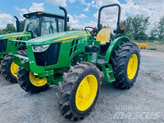John Deere 5075E Traktoriai