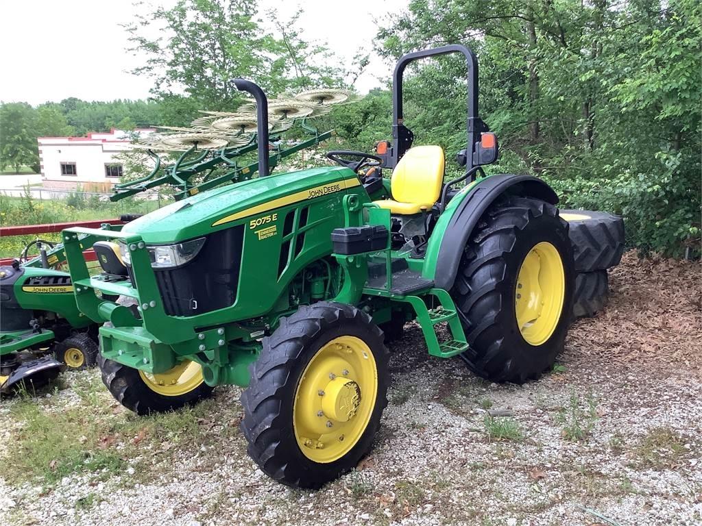 John Deere 5075E Naudoti kompaktiški traktoriai