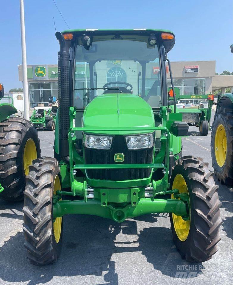 John Deere 5075E Traktoriai