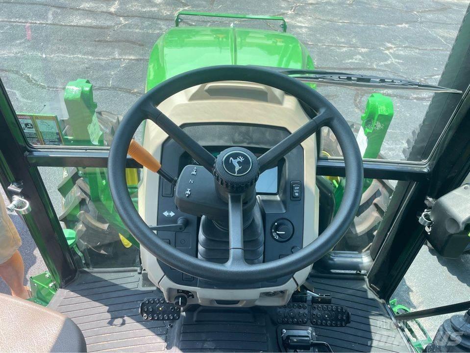 John Deere 5075E Traktoriai