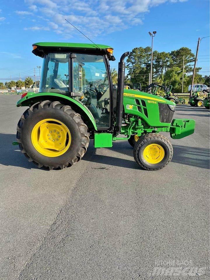 John Deere 5075E Traktoriai