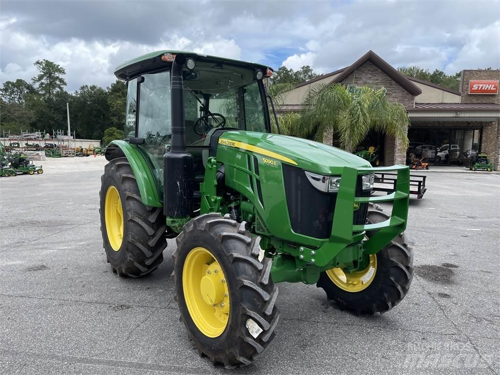 John Deere 5090E Traktoriai