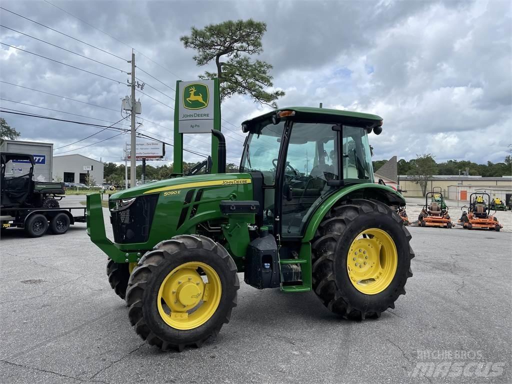 John Deere 5090E Traktoriai