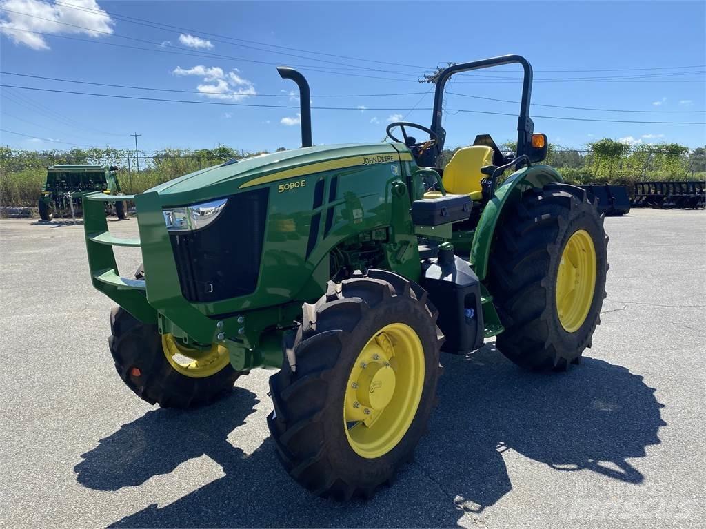 John Deere 5090E Traktoriai