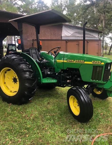 John Deere 5205 Traktoriai
