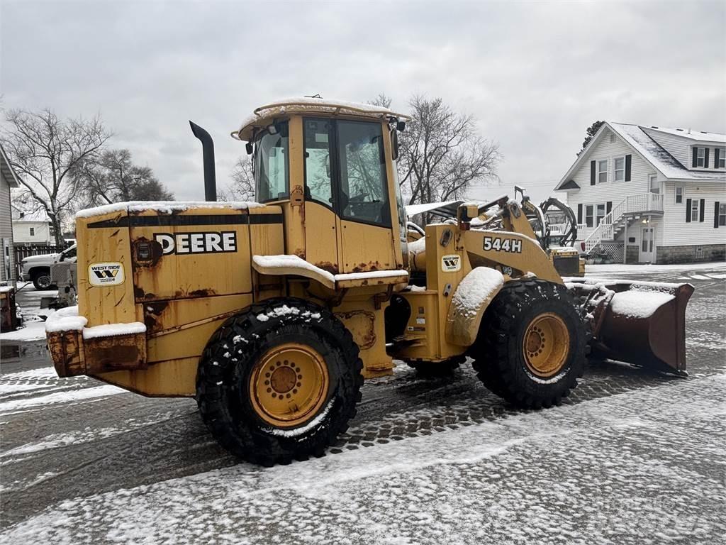 John Deere 544H Naudoti ratiniai krautuvai