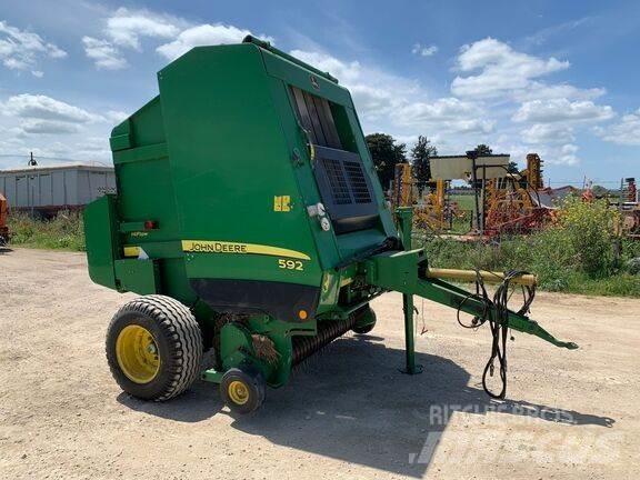 John Deere 592 Ritinių presai