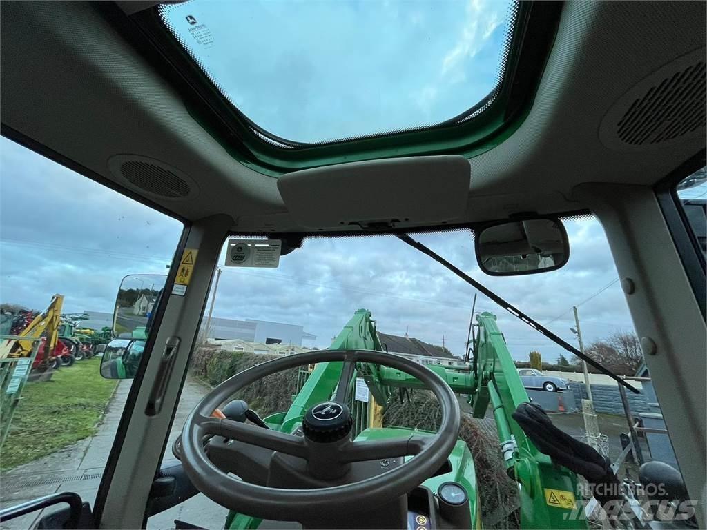 John Deere 6110M Traktoriai