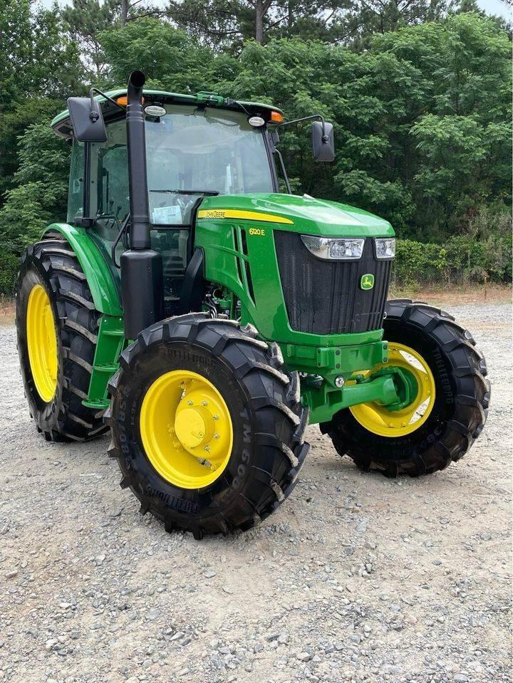 John Deere 6120E Traktoriai