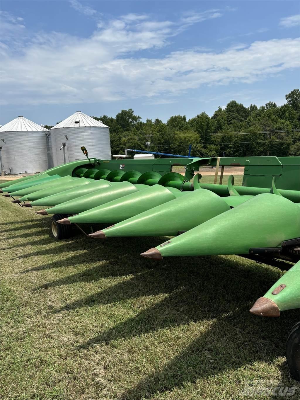 John Deere 612C Derliaus nuėmimo kombainų priedai