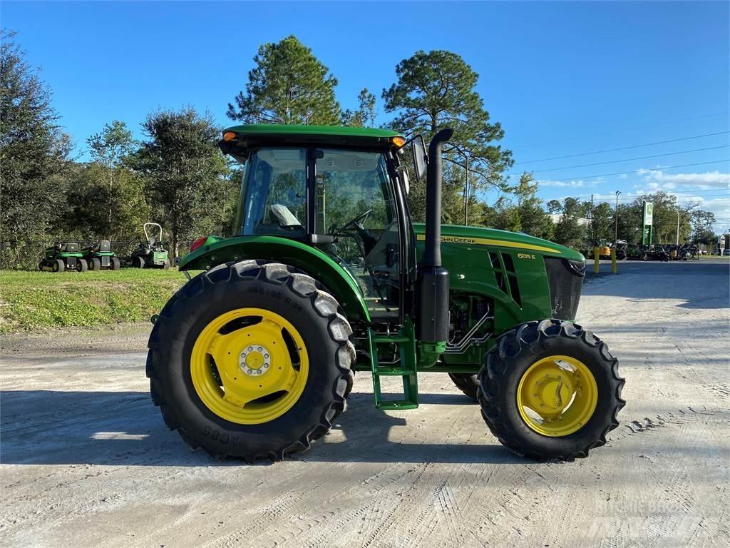 John Deere 6135E Traktoriai