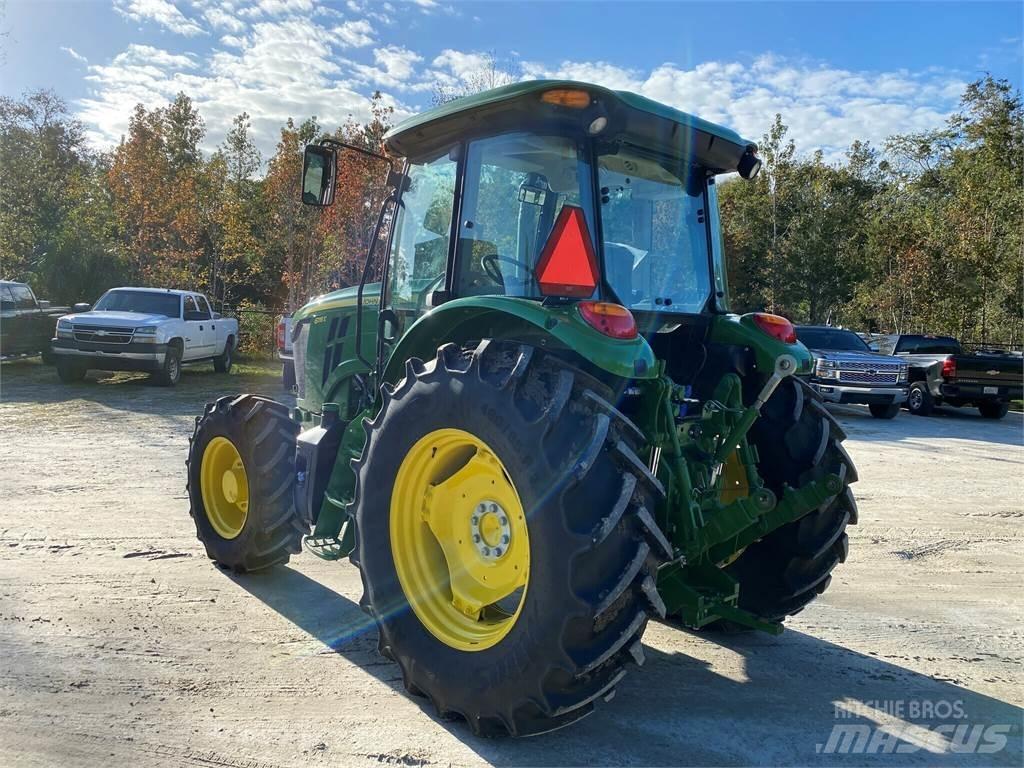John Deere 6135E Traktoriai