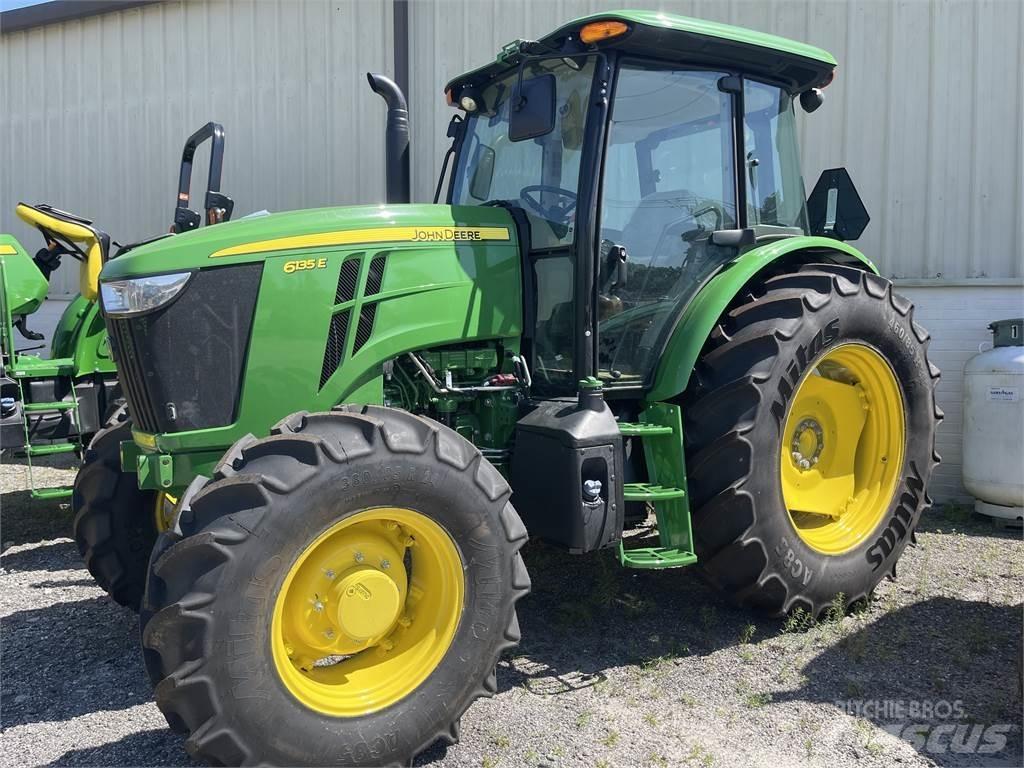 John Deere 6135E Traktoriai