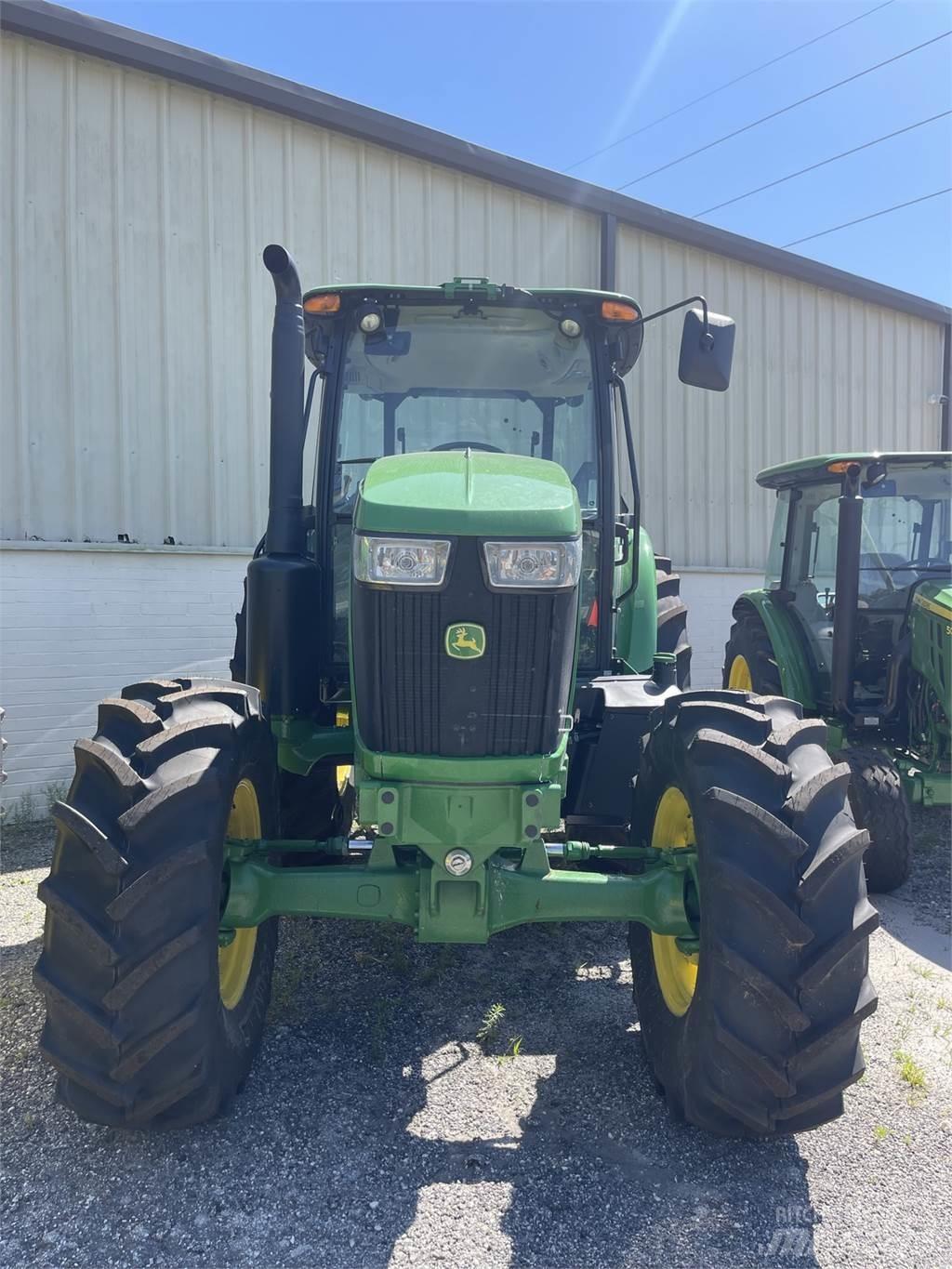 John Deere 6135E Traktoriai