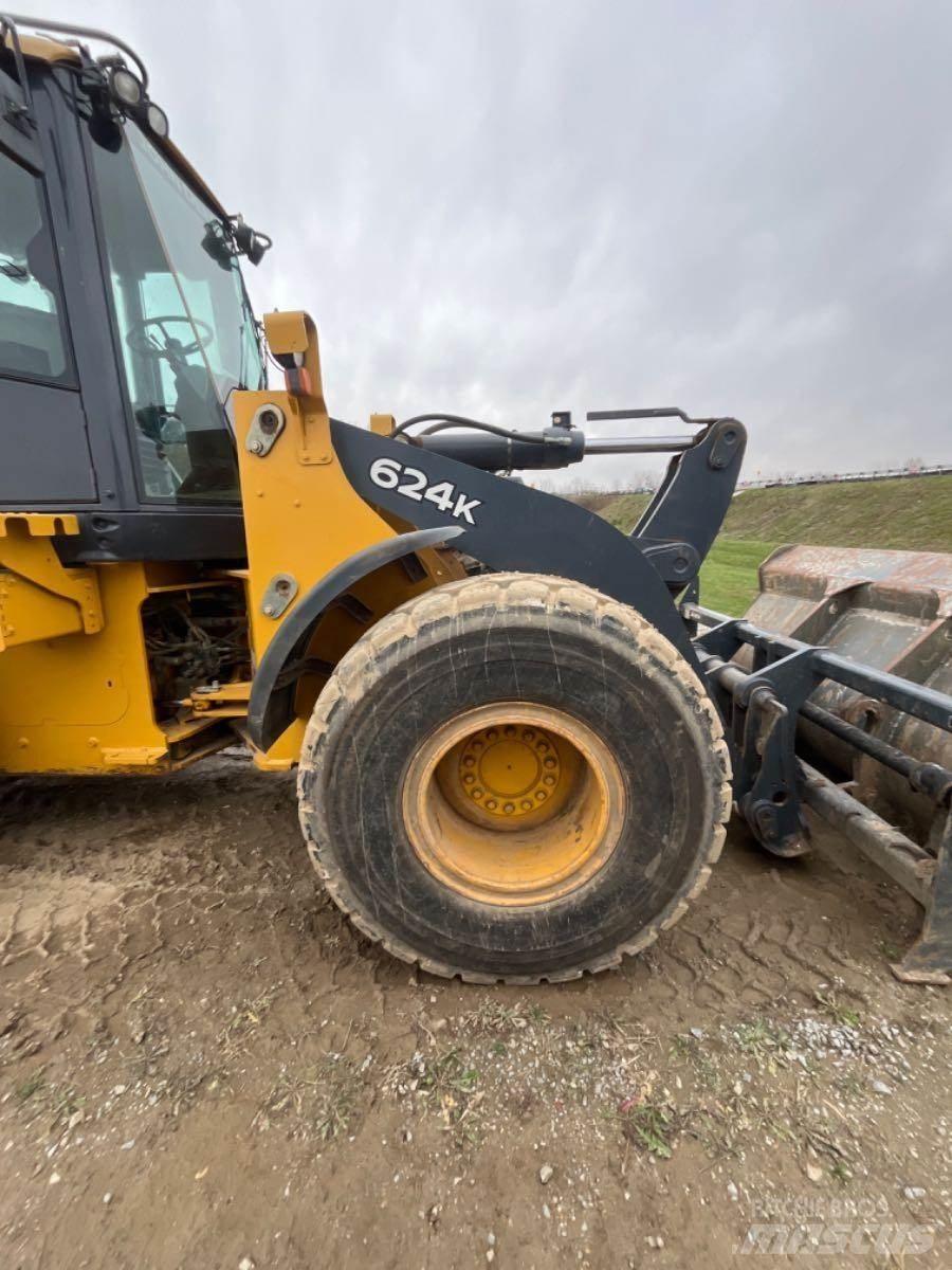 John Deere 624K Naudoti ratiniai krautuvai