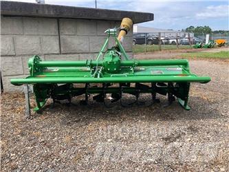 John Deere 665 Varomosios akėčios ir žemės frezos
