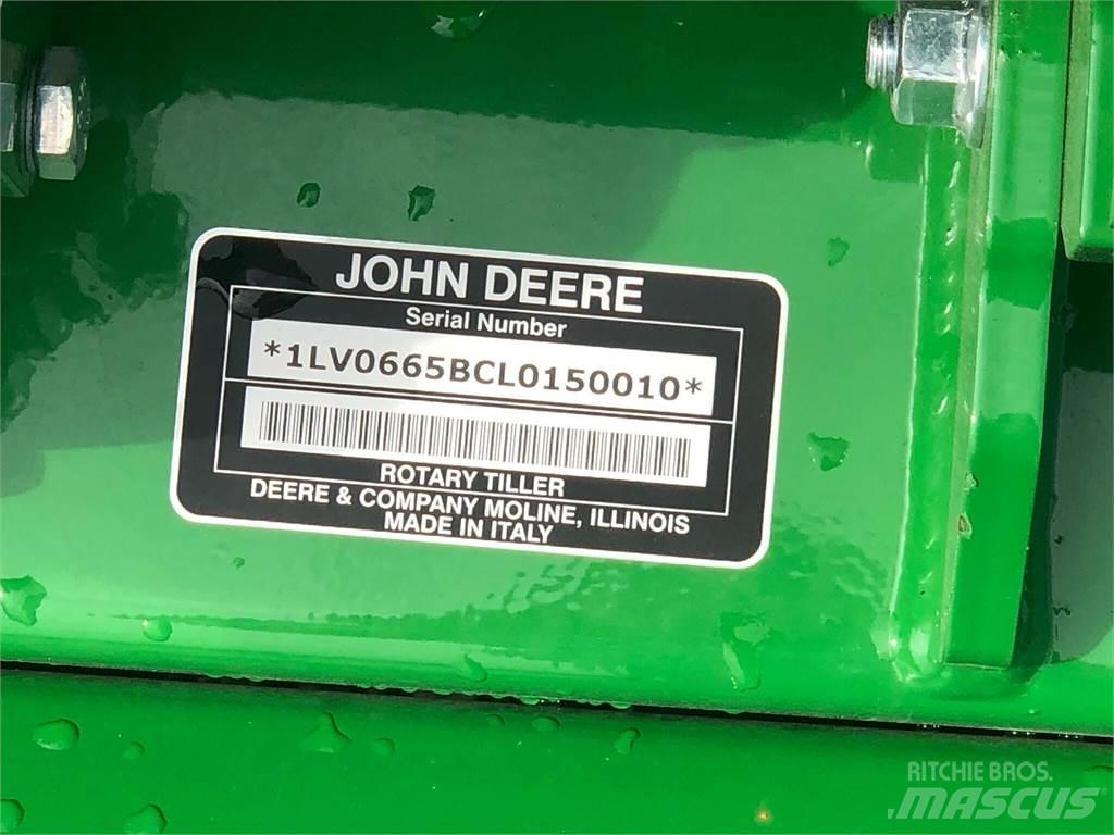 John Deere 665 Varomosios akėčios ir žemės frezos