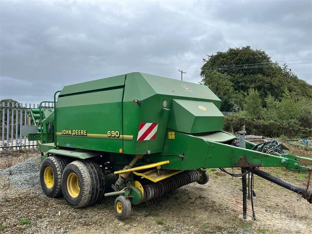 John Deere 690 Stačiakampių ryšulių presai