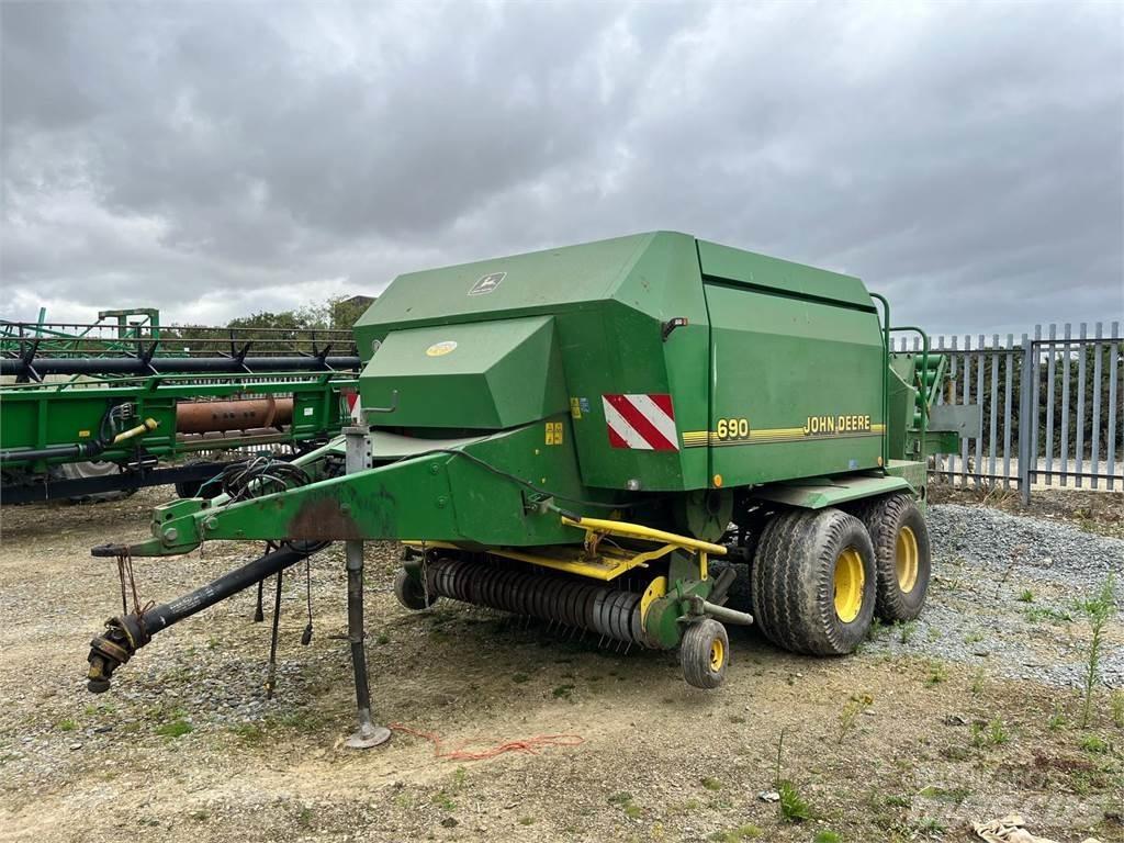 John Deere 690 Stačiakampių ryšulių presai