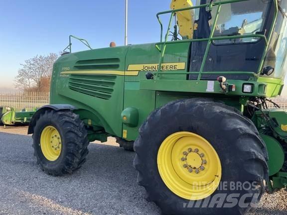 John Deere 7750 Pašarų kombainai