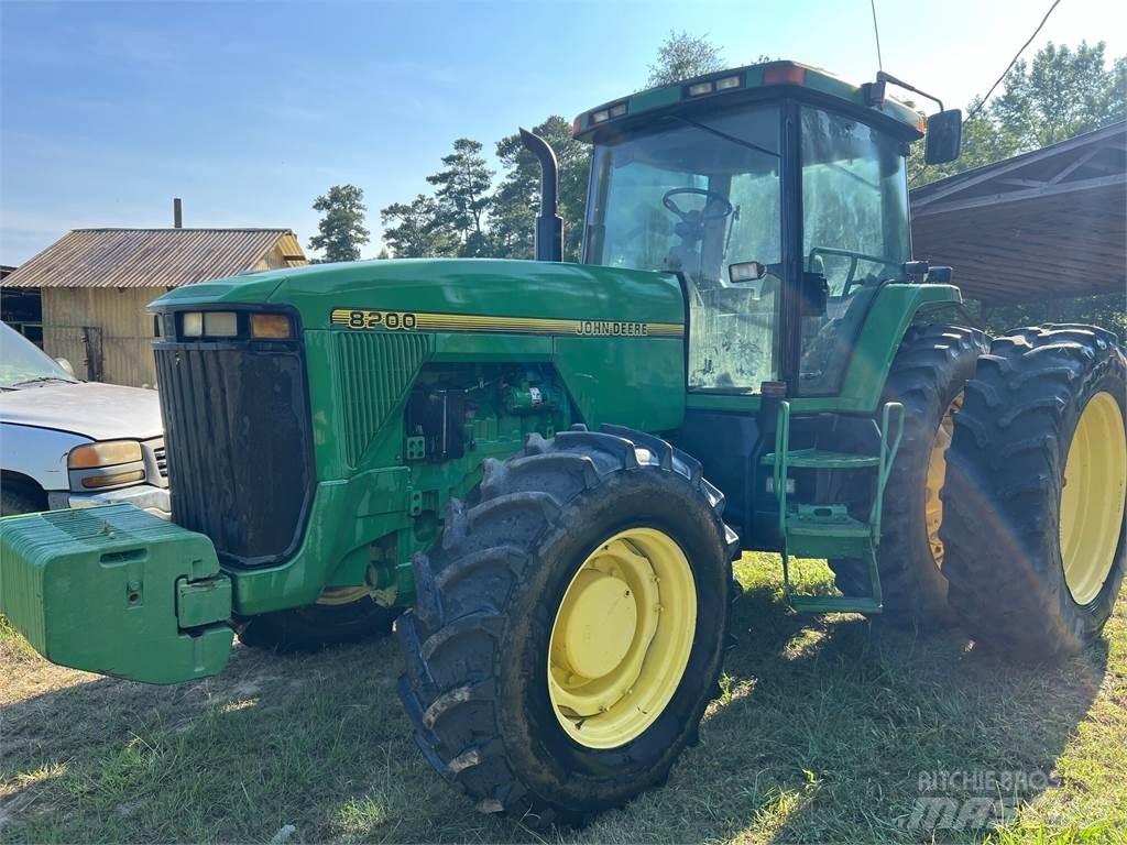 John Deere 8200 Traktoriai