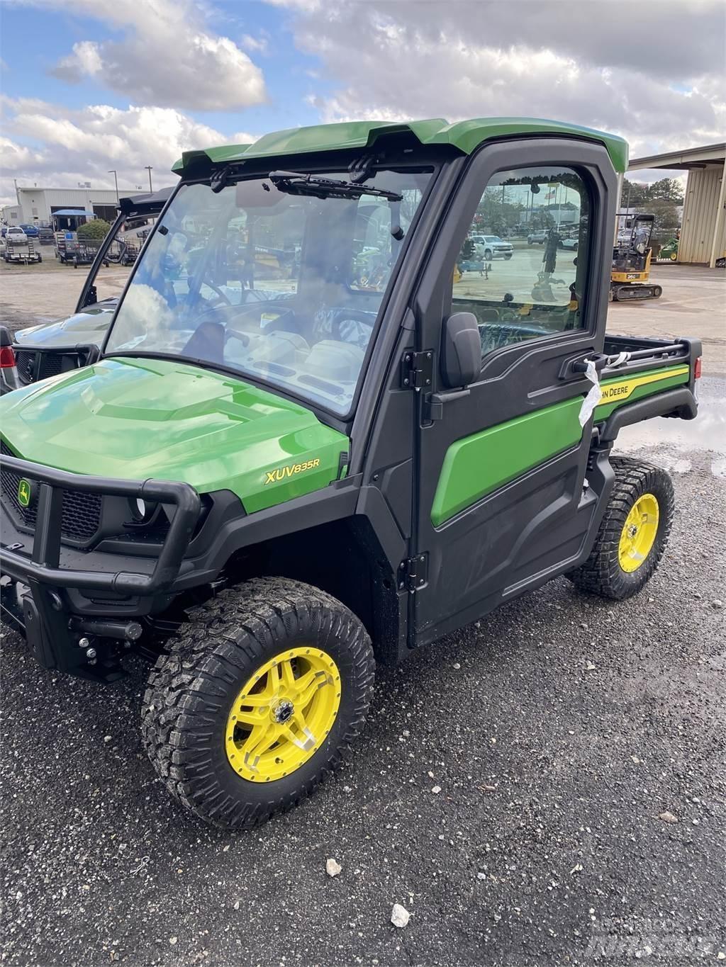 John Deere 835R Specializuotos paskirties technika