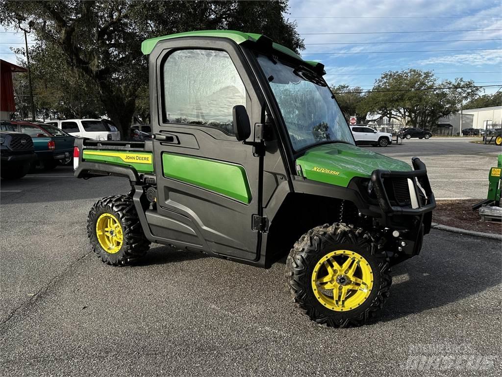 John Deere 835R Specializuotos paskirties technika