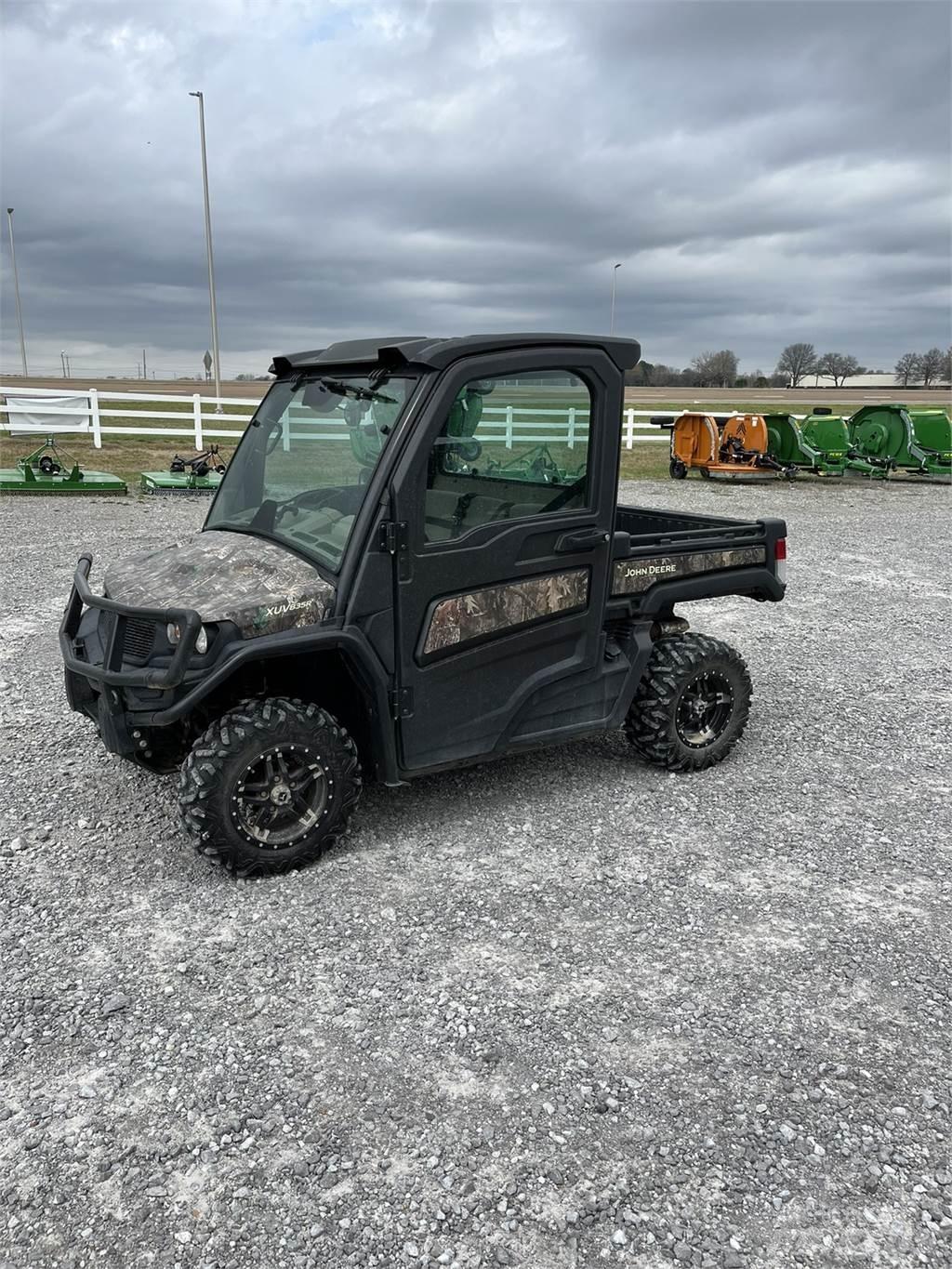 John Deere 835R Specializuotos paskirties technika