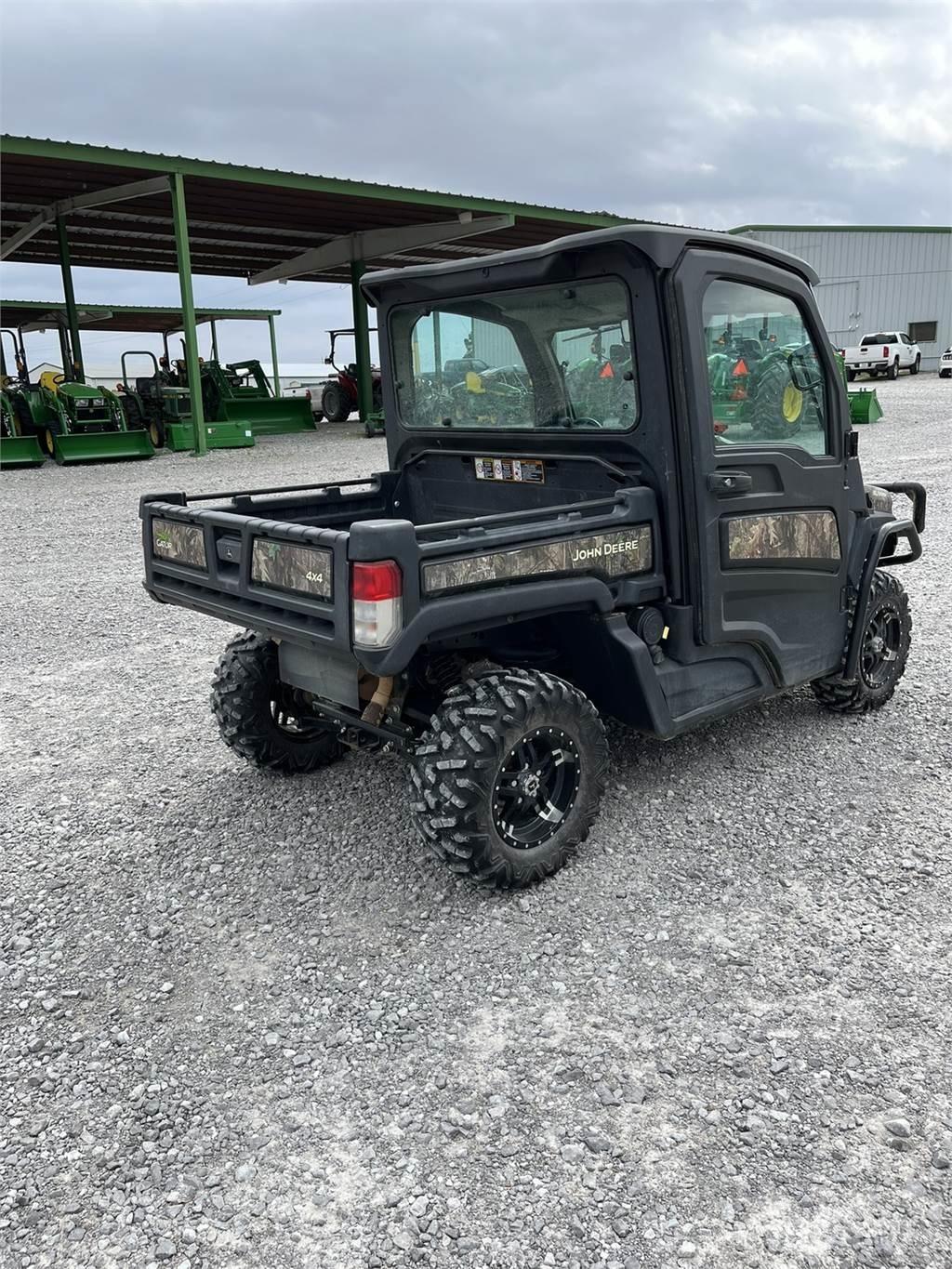 John Deere 835R Specializuotos paskirties technika