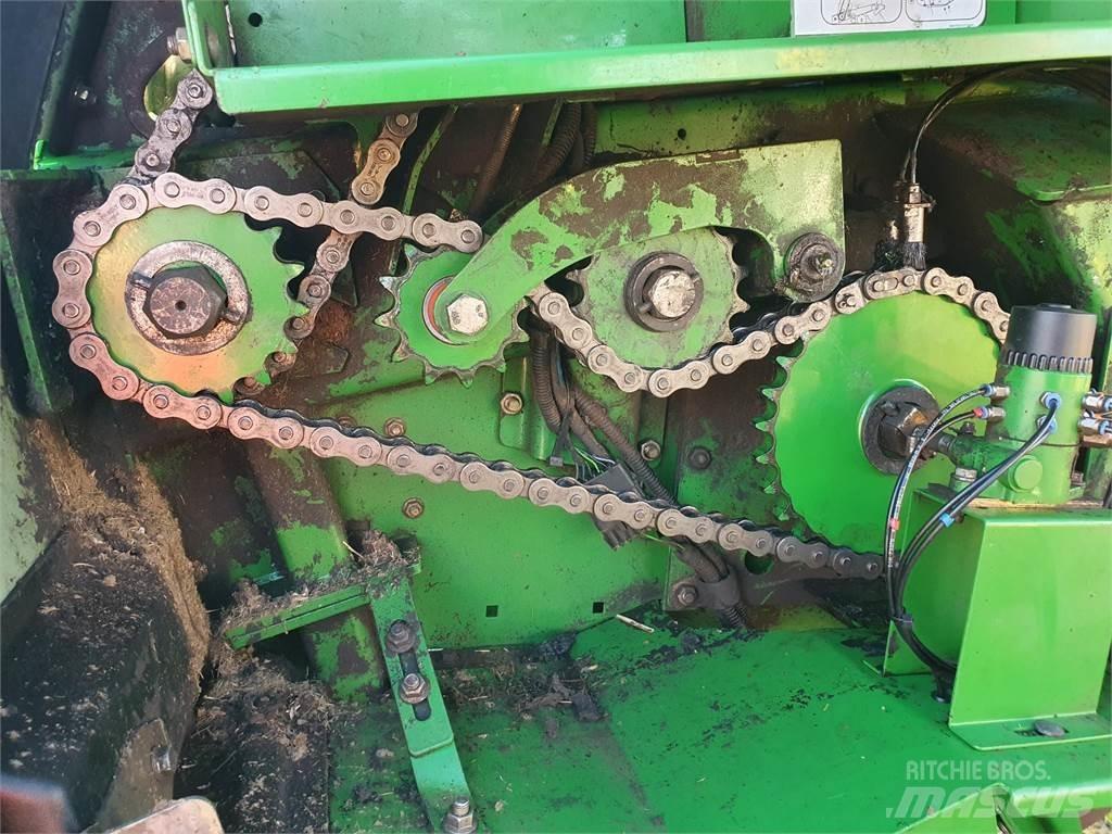 John Deere 854 Ritinių presai