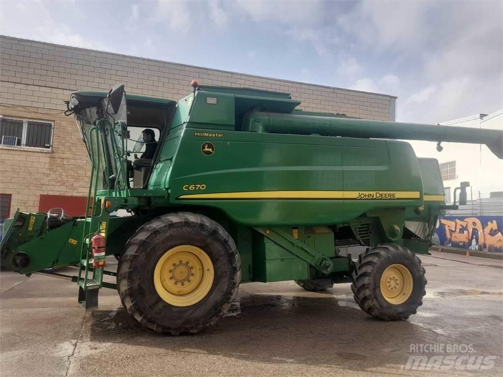 John Deere C670 Derliaus nuėmimo kombainai