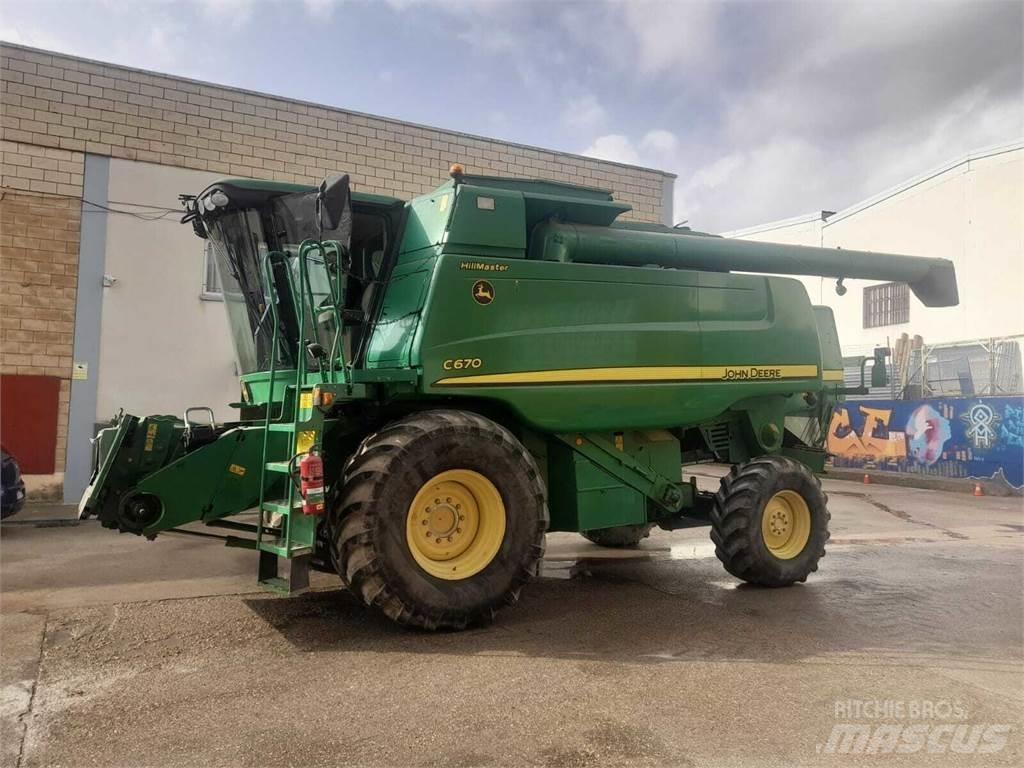 John Deere C670 Derliaus nuėmimo kombainai