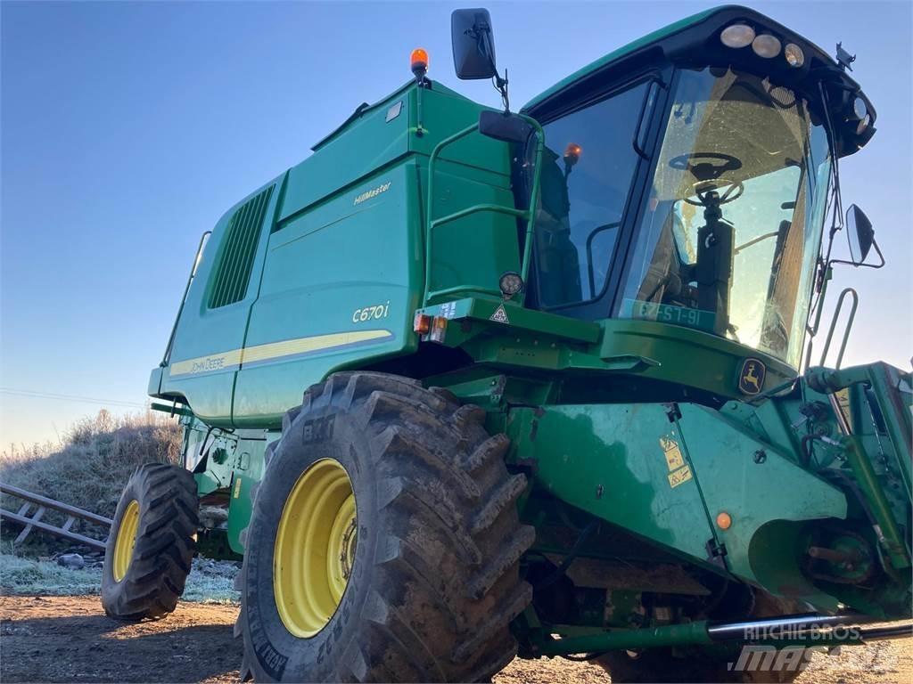 John Deere C670 Derliaus nuėmimo kombainai