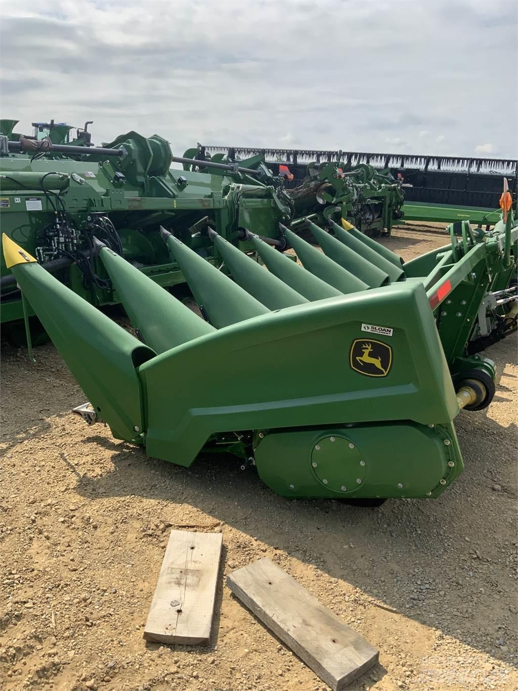 John Deere C8F Derliaus nuėmimo kombainų priedai