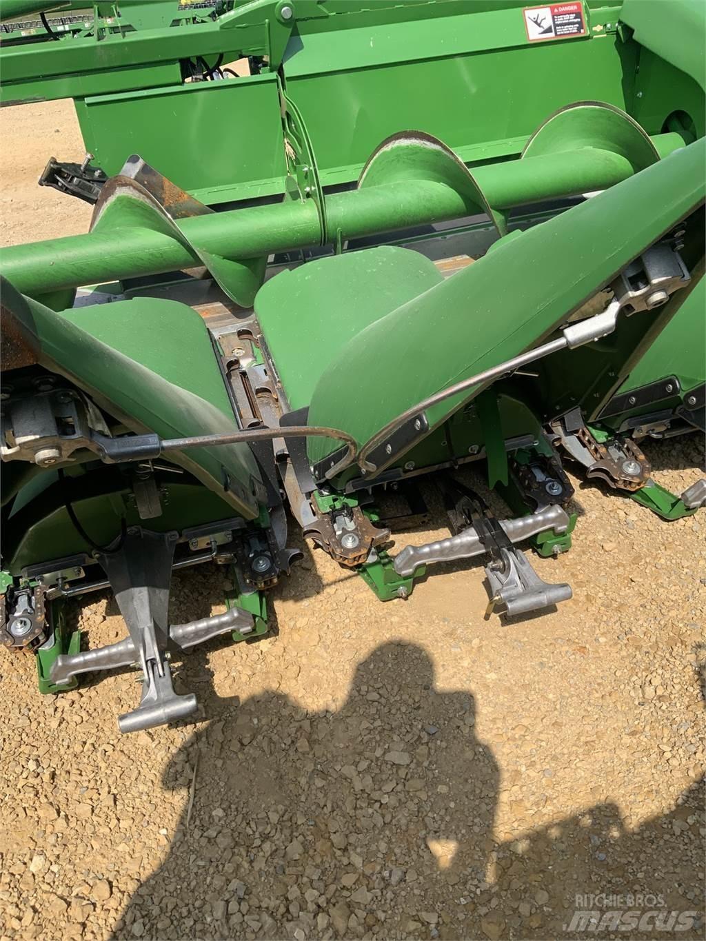 John Deere C8F Derliaus nuėmimo kombainų priedai