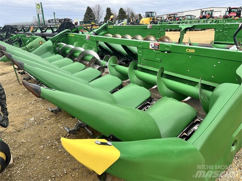 John Deere C8R Derliaus nuėmimo kombainų priedai