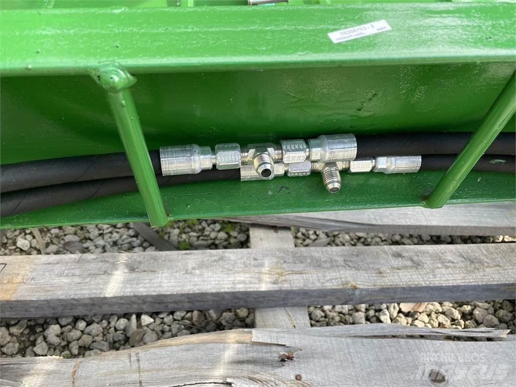 John Deere CR61G Kiti naudoti traktorių priedai