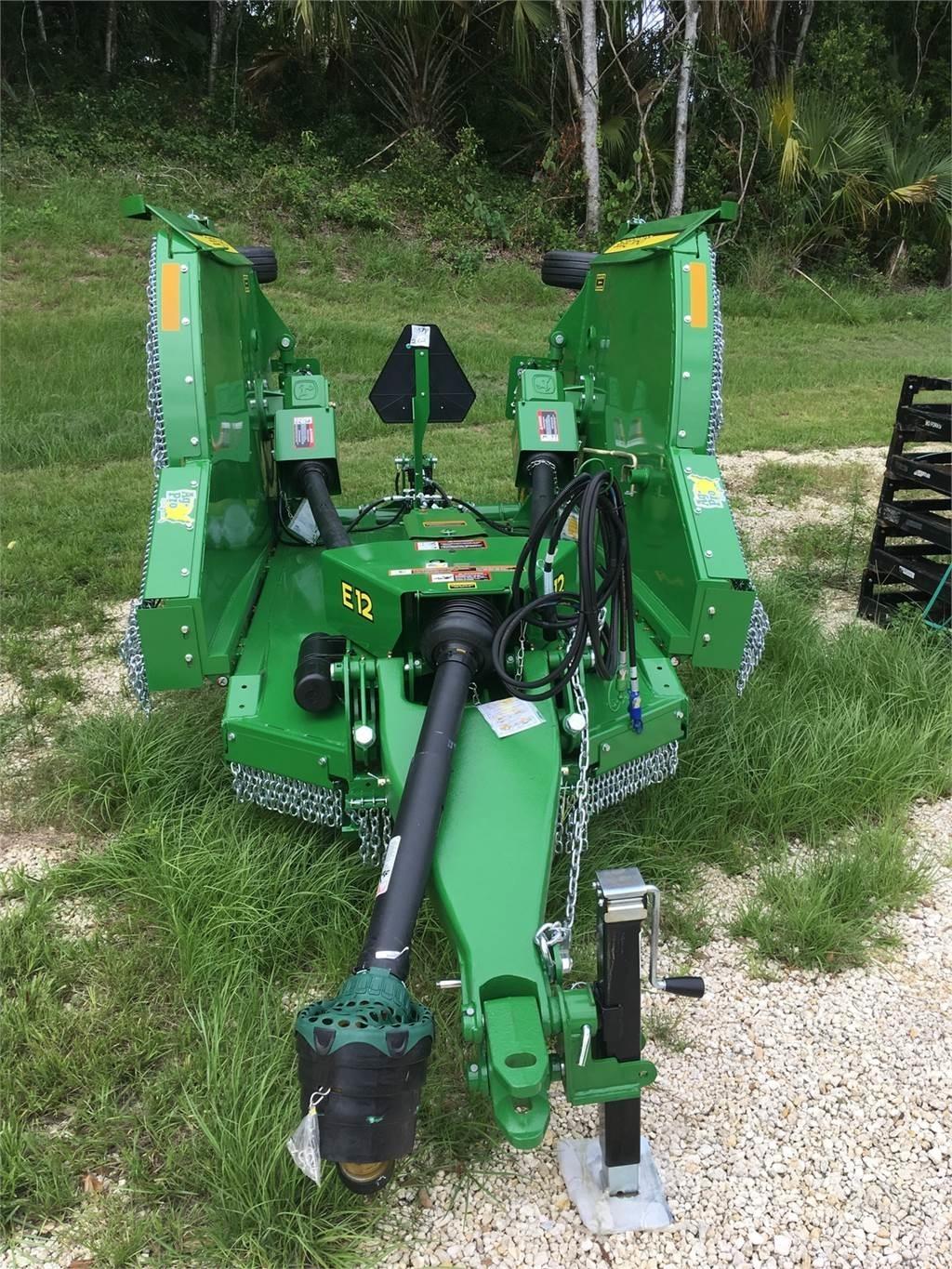 John Deere FC12E Ryšulių smulkinimo, pjaustymo ir išvyniojimo įrenginiai