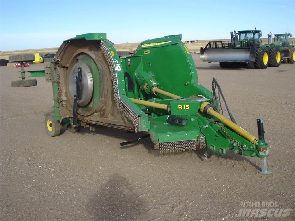 John Deere R15 Ryšulių smulkinimo, pjaustymo ir išvyniojimo įrenginiai