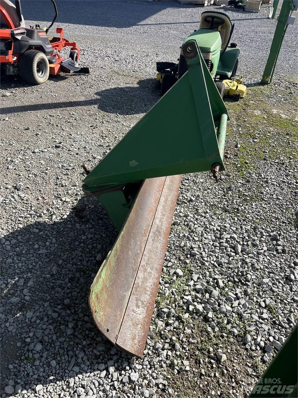John Deere RB60 Sniego peiliai ir valytuvai