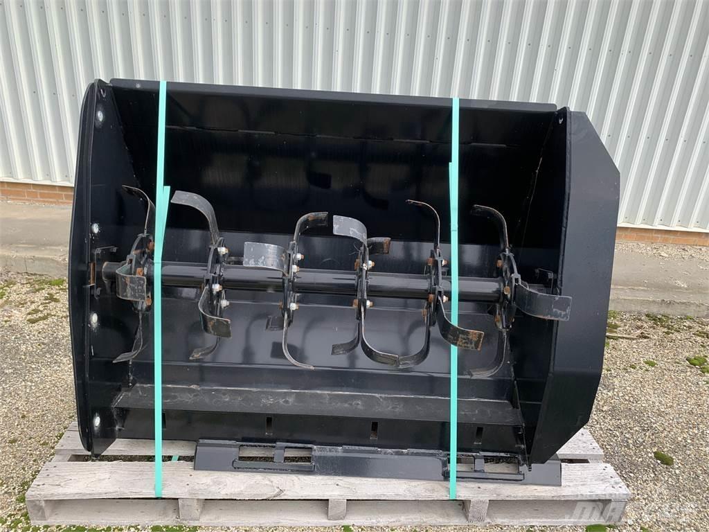 John Deere RT52 Varomosios akėčios ir žemės frezos
