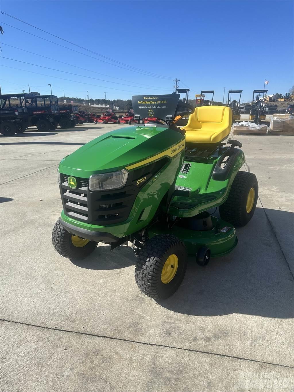 John Deere S100 Sodo traktoriukai-vejapjovės