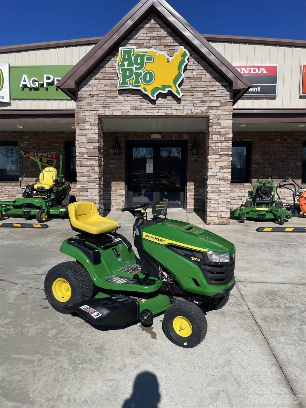 John Deere S100 Sodo traktoriukai-vejapjovės